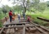 Secretaria de Agricultura de Itaperuna reforma ponte na zona rural