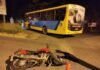 Adolescente que pilotava motocicleta fica ferido ao bater em ônibus na BR-356, em Muriaé